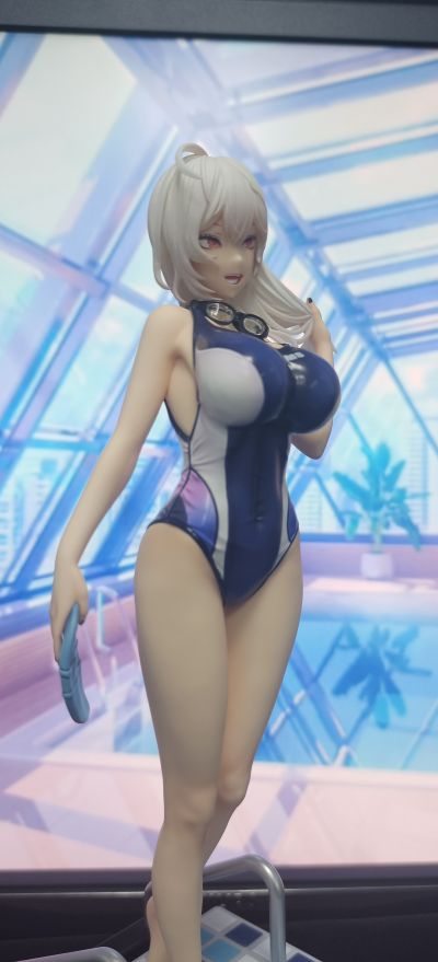 泳装少女罗芙瓦 ~夏天的味道就是游泳池的味道~