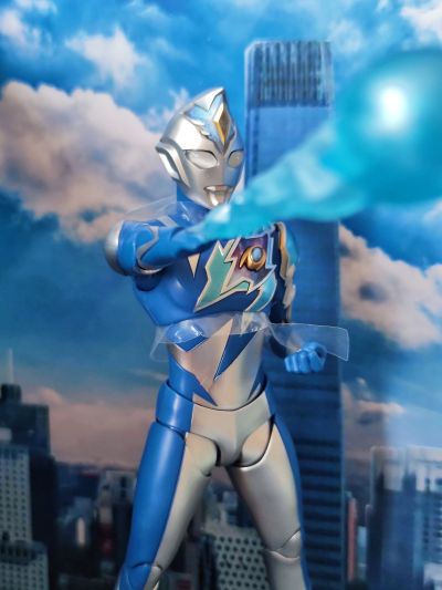 S.H.Figuarts  德凯奥特曼  强壮型