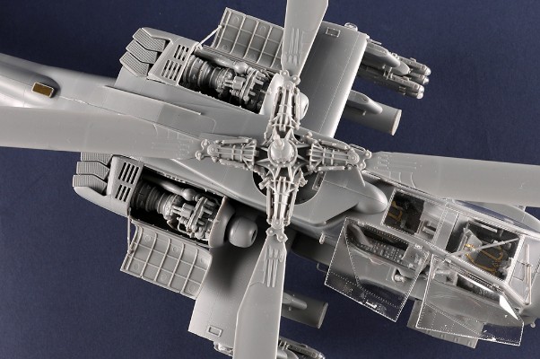 编号：05114 1/35 军用飞机系列 AH-64A“阿帕奇”直升机-早期型