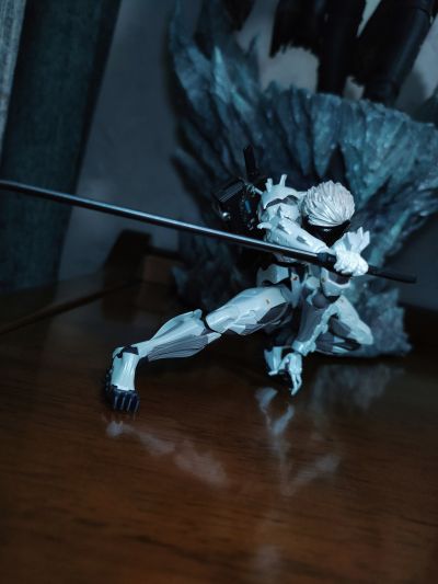 山口式转轮系列 No.140EX 潜龙谍影崛起：复仇 雷电 白色装甲