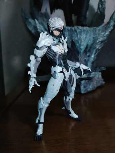 山口式转轮系列 No.140EX 潜龙谍影崛起：复仇 雷电 白色装甲