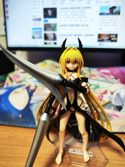 Variable Action Heroes DX 金色暗影