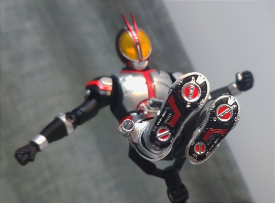 S.H.Figuarts 假面骑士555 机动摩托人