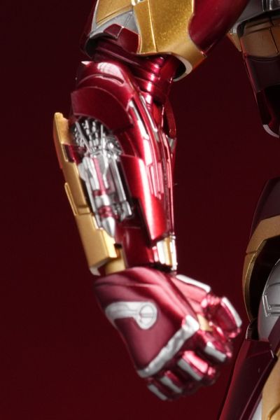 3Z0256 DLX系列 美国队长3：内战 钢铁侠 46号装甲