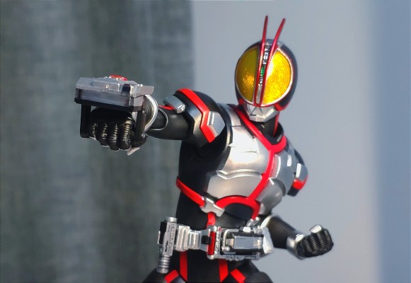 S.H.Figuarts 假面骑士555 机动摩托人