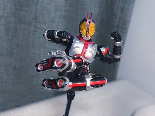 S.H.Figuarts 假面骑士555 机动摩托人