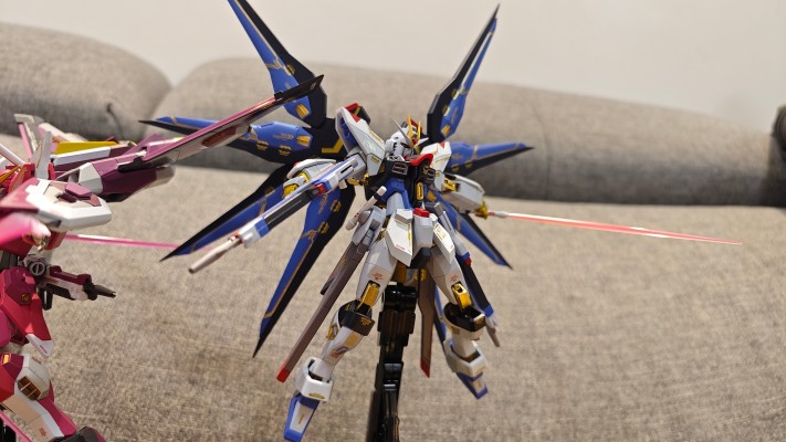 METAL ROBOT魂 机动战士高达SEED Destiny ZGMF-X20A 强袭自由高达 光之翼＆光束特效套装