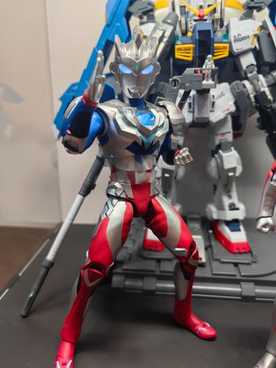 奥特曼光系列  泽塔奥特曼（阿尔法装甲）