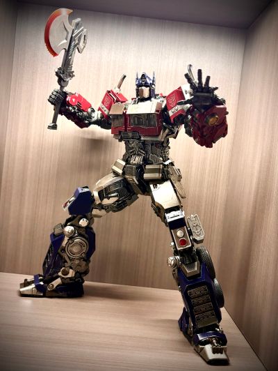 3Z0432 DLX 变形金刚：超能勇士崛起 擎天柱