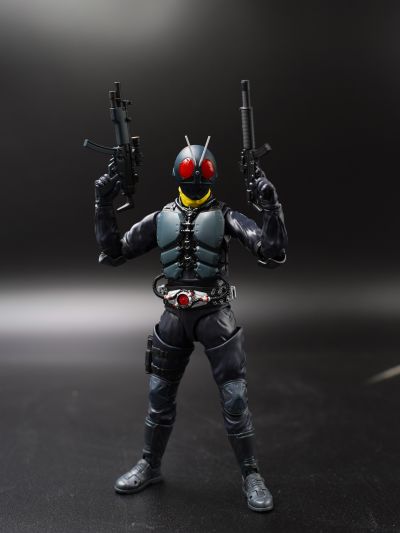 S.H.Figuarts 大量出没型变异飞蝗改造人（新·假面骑士）