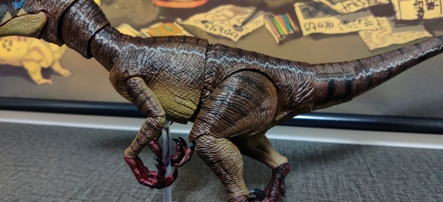 172961 “零集易动”系列 血骑士 超可动恐龙