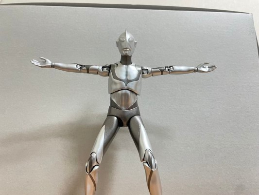 MAFEX 编号221 新·奥特曼 奥特曼（首次降临）