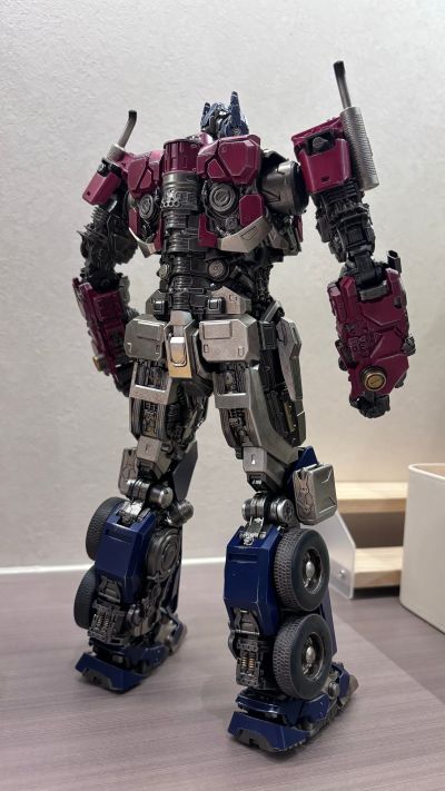 3Z0432 DLX 变形金刚：超能勇士崛起 擎天柱