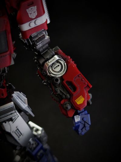 编号：08111 大黄蜂 擎天柱