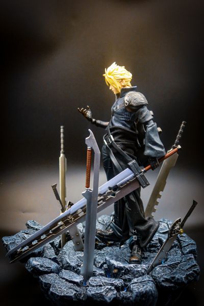 PlayArts改 FF VII 降临之子 克劳德・史特莱夫