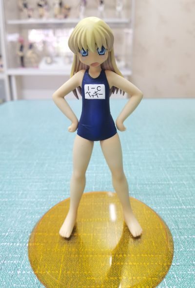 不可思议的教室 贝琪 与 爱哭兔