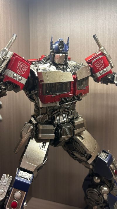 3Z0432 DLX 变形金刚：超能勇士崛起 擎天柱