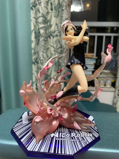 FiguartsZERO 海贼王 妮可・罗宾 Mil Fleur Campo de Flores 