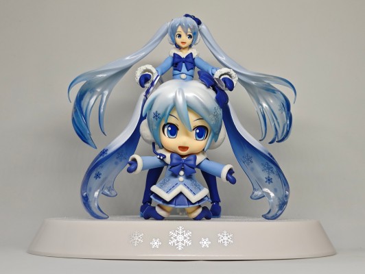 figma #EX-39 VOCALOID 初音未来 雪初音2012 毛绒绒外套Ver.