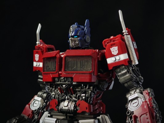 编号：08111 大黄蜂 擎天柱