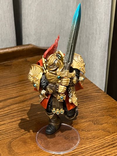 战锤40000 皇帝禁军 装备守护之矛的盾卫连长