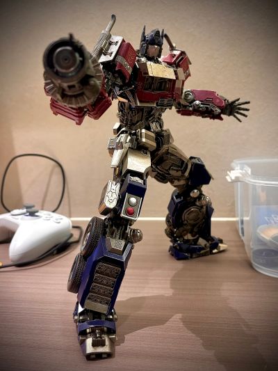 3Z0432 DLX 变形金刚：超能勇士崛起 擎天柱