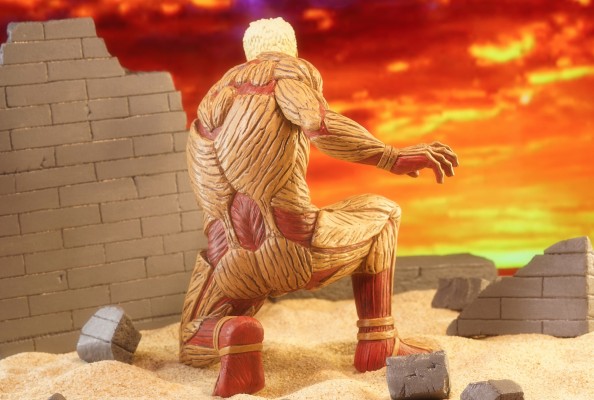 POP UP PARADE 进击的巨人 莱纳·布朗 铠之巨人形态