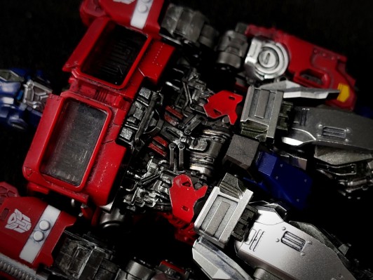 编号：08111 大黄蜂 擎天柱