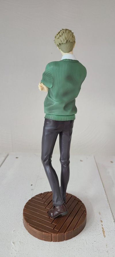 间谍过家家 动画版   Luminasta  劳埃德·福杰 第二片尾服装