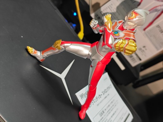 S.H.Figuarts  德凯奥特曼  强壮型