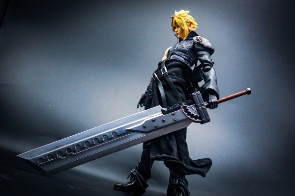 PlayArts改 FF VII 降临之子 克劳德・史特莱夫