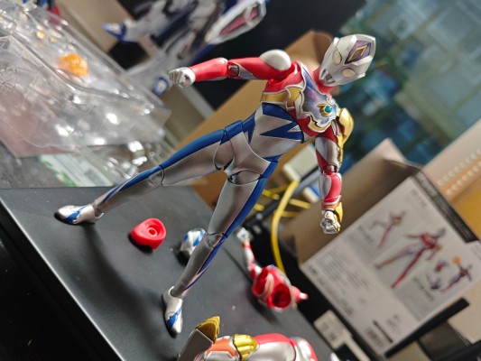 S.H.Figuarts  德凯奥特曼  强壮型