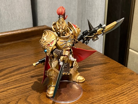 战锤40000 皇帝禁军 装备守护之矛的盾卫连长