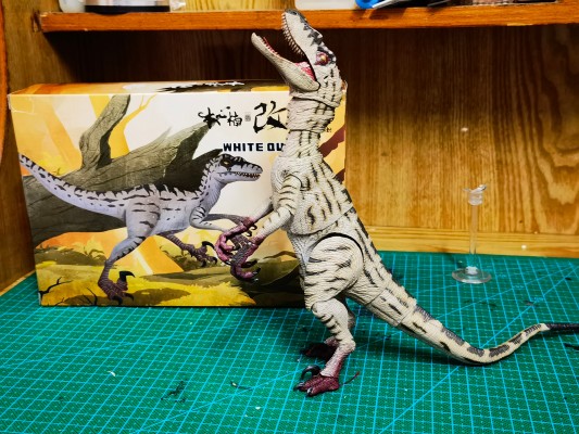 172862 “零集易动”系列 白皇后 超可动恐龙