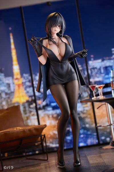 横山石见 黑礼服