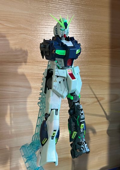 MG 1/100   福冈高达公园专属商品 ν高达 Ka版 (精神感应框架启动配色)