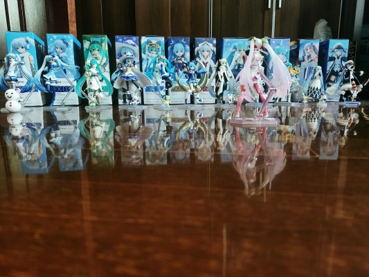 figma#EX-061 VOCALOID 初音未来 樱花未来