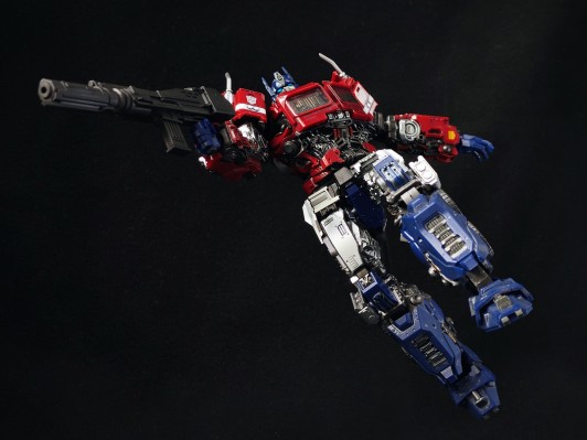 编号：08111 大黄蜂 擎天柱