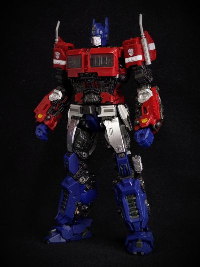 编号：08111 大黄蜂 擎天柱