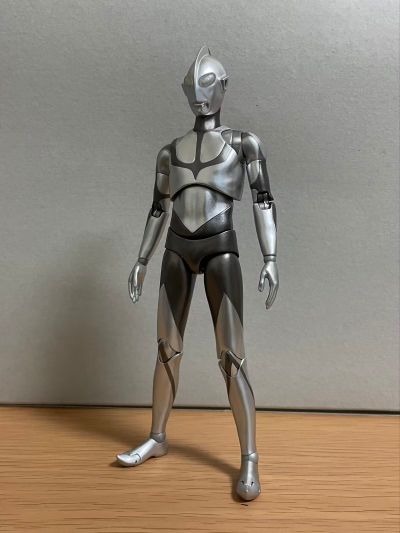 MAFEX 编号221 新·奥特曼 奥特曼（首次降临）