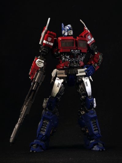 编号：08111 大黄蜂 擎天柱