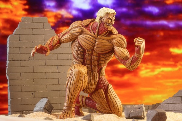 POP UP PARADE 进击的巨人 莱纳·布朗 铠之巨人形态