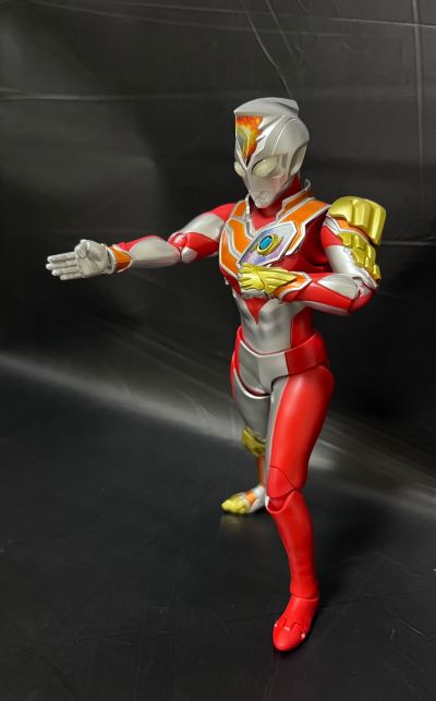 S.H.Figuarts  德凯奥特曼  强壮型