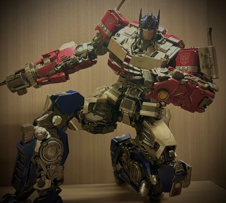 3Z0432 DLX 变形金刚：超能勇士崛起 擎天柱