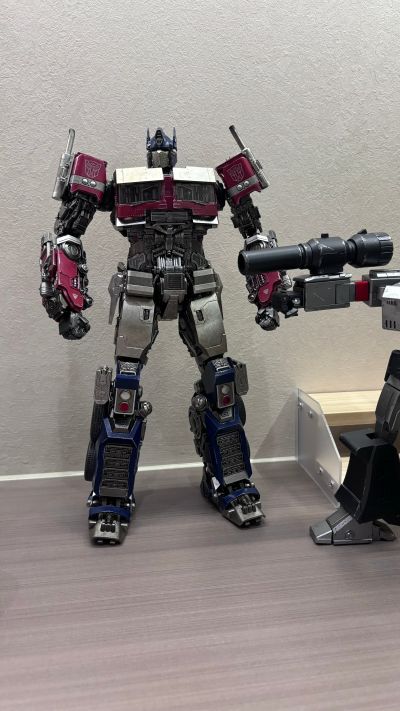 3Z0432 DLX 变形金刚：超能勇士崛起 擎天柱