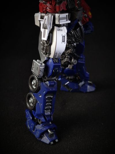 编号：08111 大黄蜂 擎天柱