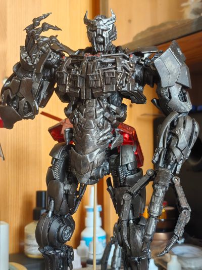 3Z0432 DLX 变形金刚：超能勇士崛起 擎天柱