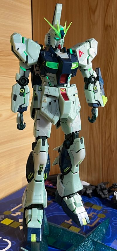 MG 1/100   福冈高达公园专属商品 ν高达 Ka版 (精神感应框架启动配色)