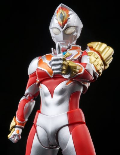 S.H.Figuarts  德凯奥特曼  强壮型