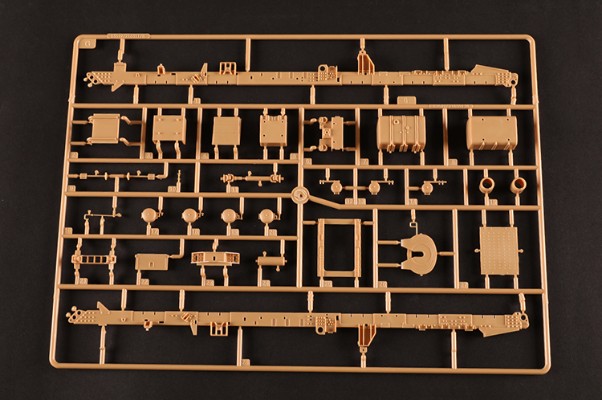 编号:63549 1/35 装甲车辆系列 LVSR MKR16牵引车